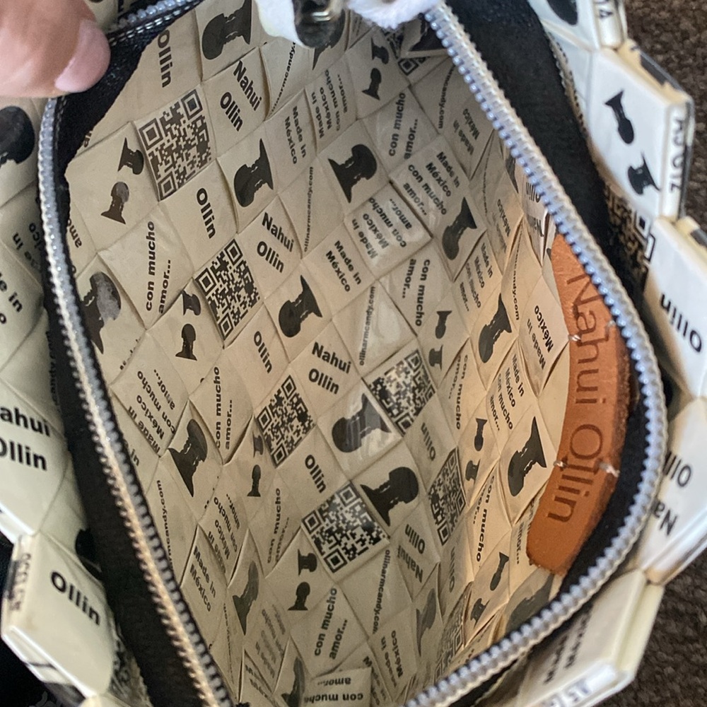 Nahui Ollin Wallet Bag Clutch NWOT Full Zip Black and White Design NEW - Picture 6 of 7